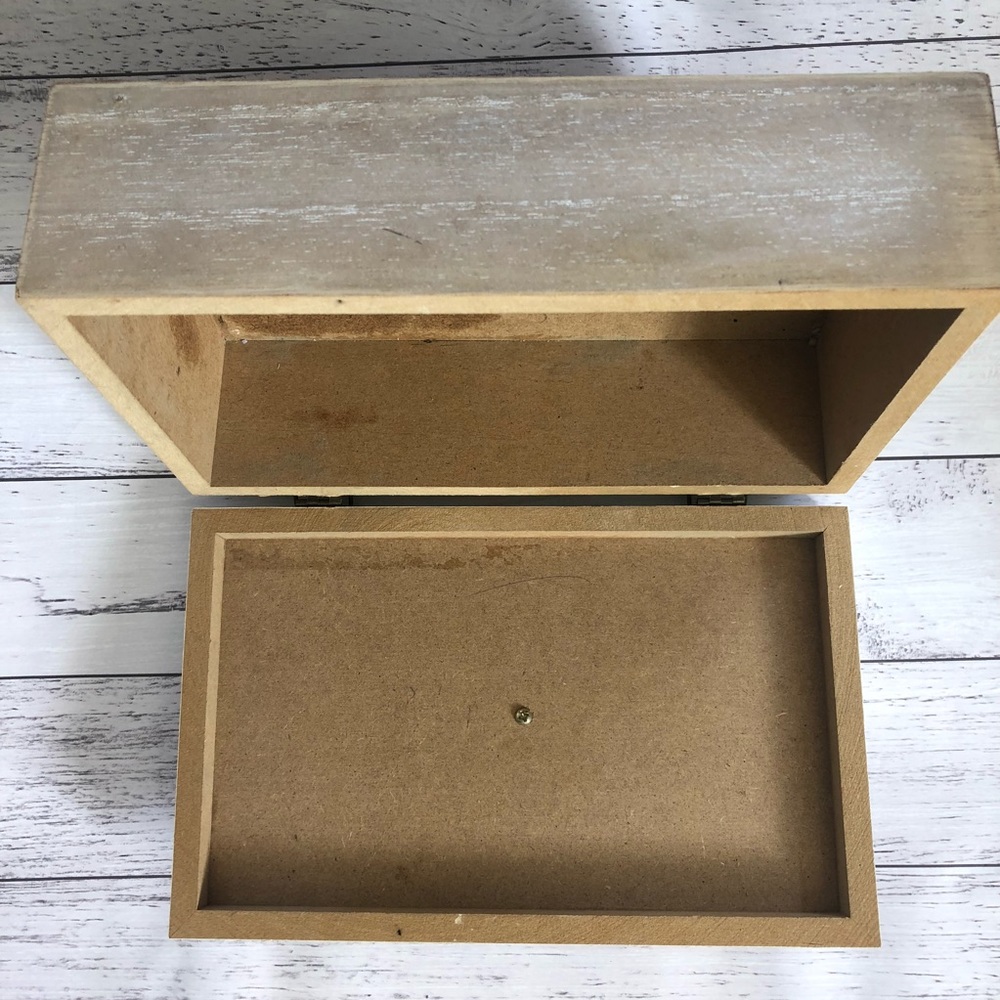 White etched trinket box - Picture 4 of 4